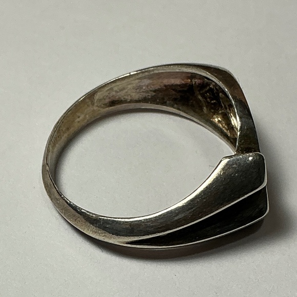 Sterling Silver Fish Ring. Size 7 - Picture 4 of 6